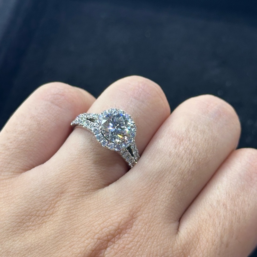 Elegant Gold Diamond Ring
